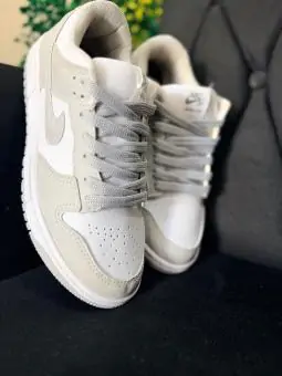 Tênis Nike Dunk Cinza com Branco - Código 51